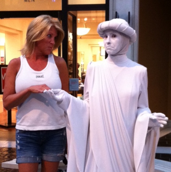 Meet your Posher, Robyn - Picture 3 of 3